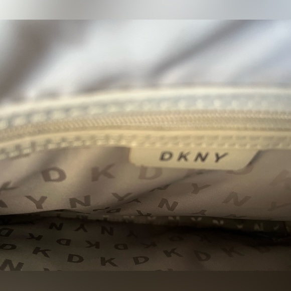 DKNY Dome faux Leather tote bag satchel soft white w/blue & red stripe. 2021 - Picture 5 of 10